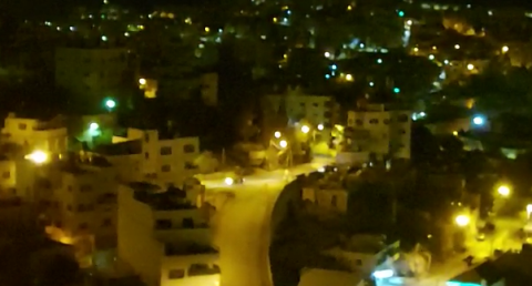 بالفيديو اصابة شاب واعتقال آخر خلال اقتحام قوات الاحتلال البلدة القديمة بنابلس