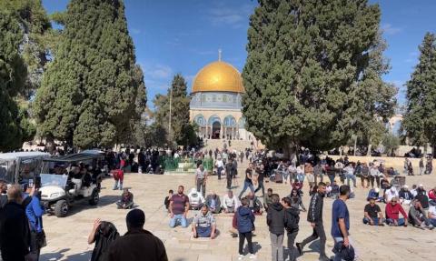 60 ألف مُصل أدوا صلاة الجمعة في المسجد الأقصى المبارك.jpg