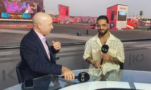 الفنان الكولومبي مالوما يوبّخ إعلاميا إسرائيليا في قطر.jpg