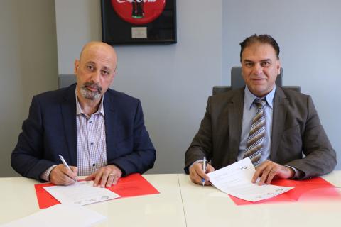 شركة المشروبات الوطنية كوكاكولا/كابي وجامعة بوليتكنك فلسطين توقعان مذكرة تفاهم