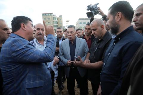 أنصار حركة فتح يتفقدون استعدادات مهرجان إحياء الذكرى الـ 18 لاستشهاد الرئيس الفلسطيني الراحل ياسر عرفات في غزة 33.jpg
