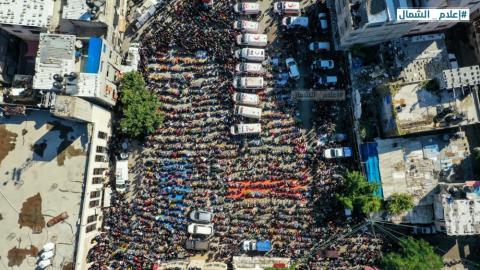صور من الموكب الجنائزي المهيب لشهداء حريق عائلة أبوريا في معسكر جباليا 88.jpg