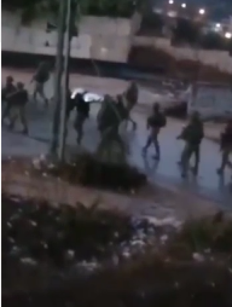بالفيديو تفاصيل اعتقال الأسير المريض رياض عليان من مخيم الجلزون