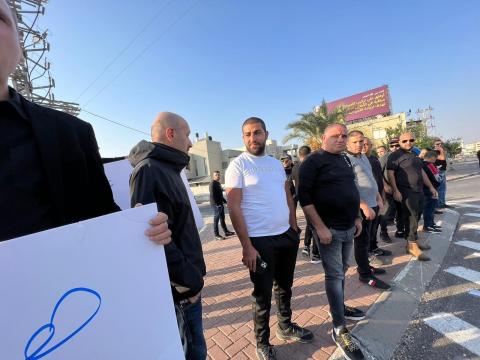 متظاهرين ضد قرار هدم بيت ضياء جابر 7.jpg