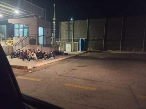 الاحتلال يعتقل نحو 12 عاملًا فلسطينيًا قرب الخليل.jpg