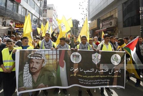 مدارس فلسطين تحيي ذكرى استشهاد عرفات 66ص.jfif