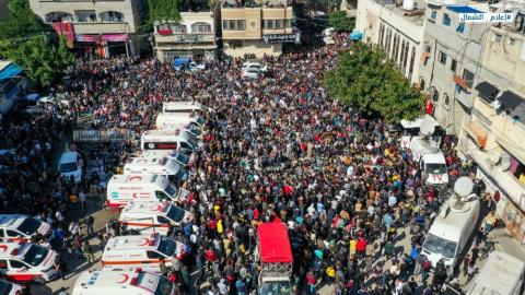 صور من الموكب الجنائزي المهيب لشهداء حريق عائلة أبوريا في معسكر جباليا 8.jpg