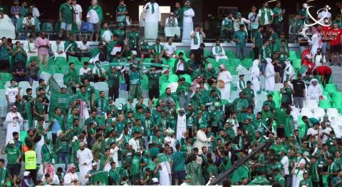 جماهير السعودية تضيء المدرجات باللون الأخض 333333.jpg