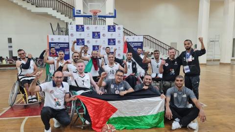 سلة فلسطين تعانق لقب بطولة الهند الدولية للكراسي المتحركة.jpg