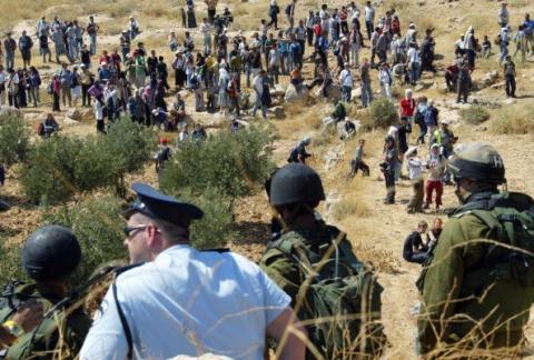 مواجهات بين فلسطينيين وناشطين أجانب وبين قوات الاحتلال خلال احتجاجات ضد تهجير سكان قرية سوسيا وتوسيع مستوطنة- Getty Images).jpg