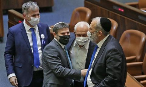 سموتريتش مع درعي وأعضاء كنيست عن الليكود (Getty Images).jpg