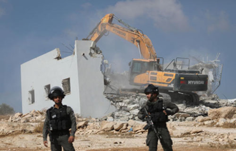 اخطارات بهدم ووقف بناء منازل ومنشآت فلسطينية بالقدس والضفة