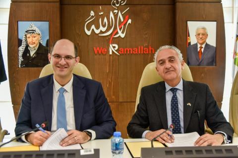 بنك فلسطين وبلدية رام الله يوقعان اتفاقية لتقديم خدمات التجارة الإلكترونية
