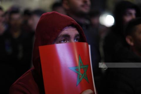 الجماهير الفلسطينية تحتفل بتأهل المنتخب المغربي الشقيق لنصف نهائي كأس العالم 2022 في قطر ..تصوير - حذيفة سرور 66.jpg