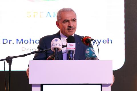 اشتية: علينا أن نستخدم التكنولوجيا لخدمة مشروعنا الوطني والقفز بخطوات جريئة للحاق بالعالم