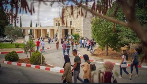 مؤسسة "قدسنا الوقفية" تقدم مئات المنح الجامعية للطلبة المقدسيين