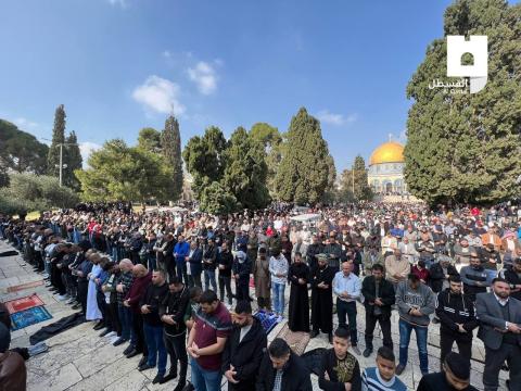 صلاة الجمعة في المسجد الأقصى المبارك.jpg