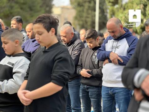 أعداد كبيرة من المصلين أدوا صلاة الجمعة في المسجد الأقصى المبارك 7.jpg