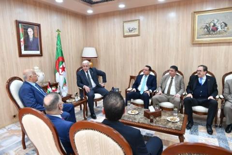  رئيس المجلس الشعبي الوطني الجزائري يستقبل الفريق جبريل الرجوب