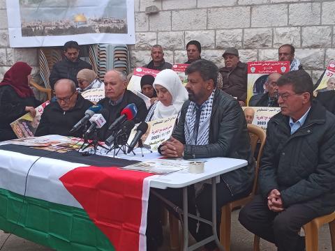 الاعتصام الاسبوعي أمام مقر الصليب الاحمر في مدينة رام الله.jpg