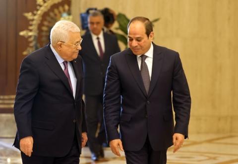 الرئيس محمود عباس والرئيس المصري عبد الفتاح السيسي والعاهل الأردني الملك عبد الله الثاني، خلال عقد القمة الثلاثية الفلسطينية المصرية الأردنية.jpg