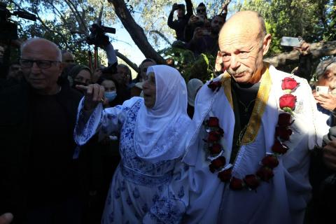 كريم يونس يرتدي الكوفية الفلسطينية .. تصوير (الفرنسية) 3.jpg