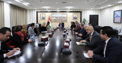 رئيس الوزراء خلال استقباله وفدا برلمانيا سويديا 1.jpg
