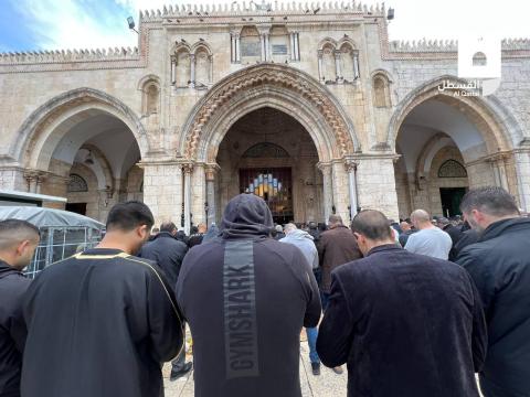 أعداد كبيرة من المصلين أدوا صلاة الجمعة في المسجد الأقصى المبارك 6.jpg