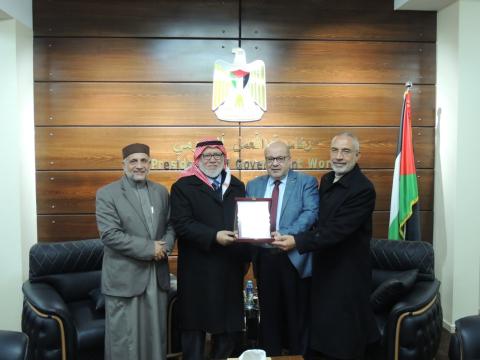 الاتحاد العالمي لعلماء المسلمين فرع فلسطين يزور مكتب رئاسة العمل الحكومي بغزة.jpeg