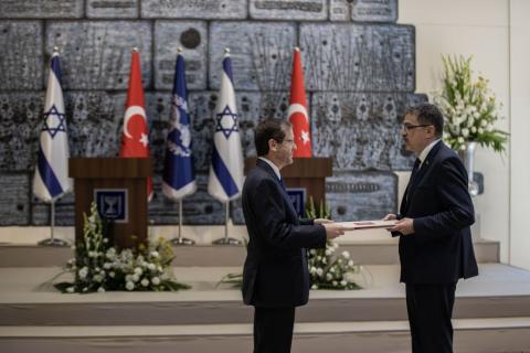 السفير التركي لدى تل أبيب يقدم أوراق اعتماده إلى هرتسوغ (Getty Images).jpg