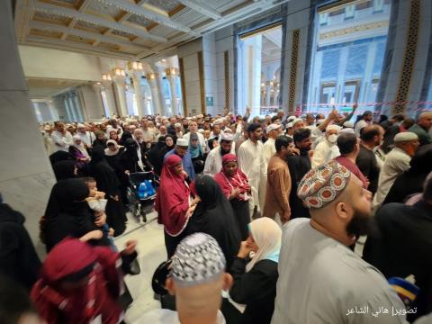 صلاة الجمعة في الحرم المكي.jpg