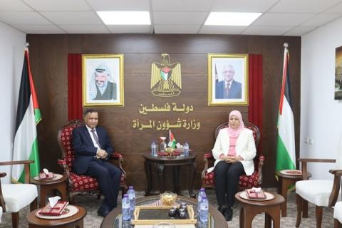 حمد تلتقي سفير سلطنة عُمان لدى فلسطين