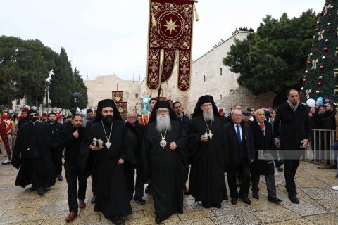 وصول موكب البطريرك ثيوفلوس الثالث للروم الأرثوذكس في المدينة المقدسة وسائر فلسطين والأردن، الى مدينة بيت لحم.jpg