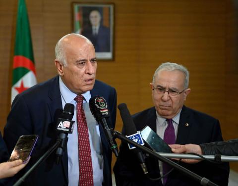 الرجوب يطلع وزير خارجية الجزائر على اخر المستجدات السياسية.jpg