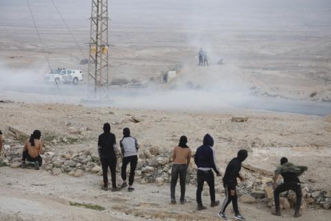 مواجهات بين الشبان وقوات الاحتلال على مدخل مدينة أريحا الشمالي.jpg
