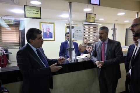 أمين عام مجلس الوزراء ووكيل وزارة الداخلية يتفقدان منظومة الخدمات الحكومية في مديرية داخلية رام الله