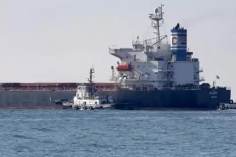 السفينة أم في غلوري التي تعطلت في التاسع من كانون الثاني/يناير 2023 في قناة السويس، في صورة التقطت لها في السابع من آب/أغسطس 2022 في مرفأ كراماتورسك الأوكراني afp