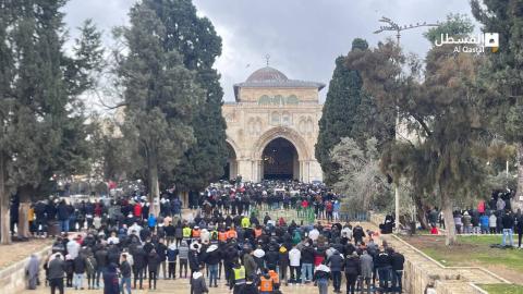 آلاف المصلين شدوا الرحال إلى المسجد الأقصى لأداء صلاة الجمعة 8.jpg