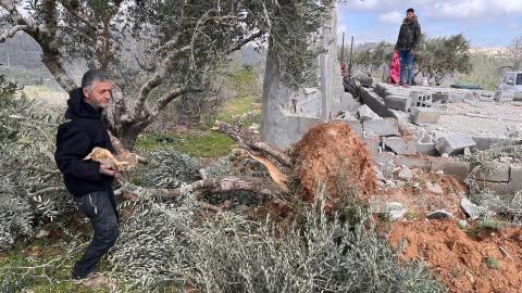قوات الاحتلال تهدم منزلاً في بيت جالا غرب بيت لحم 44.jpg