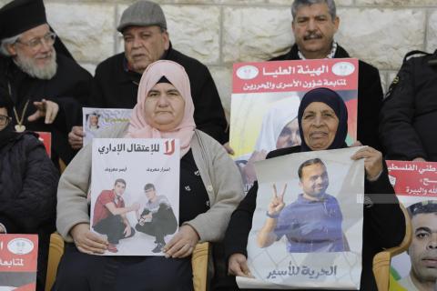 البيرة - الاعتصام الاسبوعي لأهالي الأسرى أمام مقر الصليب الأحمر.jpg