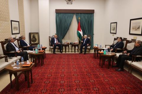 الرئيس يستقبل وزير العمل نصري أبو جيش.jpg