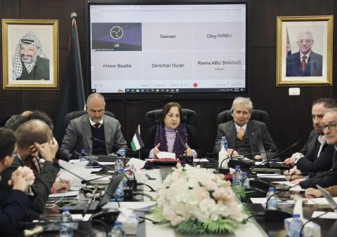 الكيلة تترأس اجتماعاً خاصاً حول التمويل الصحي.jpg