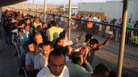 نقابات العمال: تحويل الاحتلال أموال التقاعد الخاصة بالعمال الفلسطينيين لشركة إسرائيلية بلطجة وسرقة
