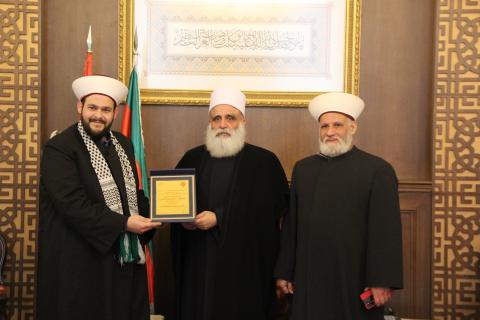 المركز الاسلامي للاعلام والتوجيه يكرم شيخ العقل: ستبقى فلسطين محور أعمالنا