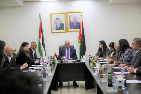 الشيخ يؤكد لوفد من"أيباك" ضرورة وجود افق سياسي وفصائل تدين "التراجع " عن مشروع إدانة الاستيطان