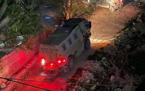 الاحتلال يصيب 4 شبان بالرصاص ويعتقل آخر عقب اقتحام مخيم عقبة جبر جنوب أريحا