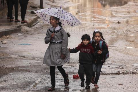 أجواء المنخفض الجوي في قطاع غزة .. تصوير (الفرنسية) 1.jpg
