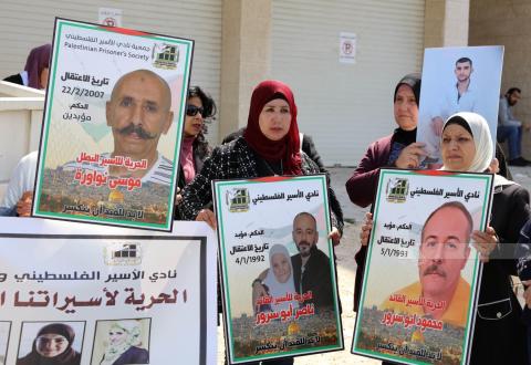 - وقفة دعم وإسناد للاسرى في سجون الاحتلال، امام مقر الصليب الاحمر في بيت لحم.jpg