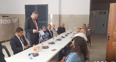 وفد ماليزي يقدم 600 طرد غذائي لقرى شمال غرب القدس بمناسبة شهر رمضان المبارك