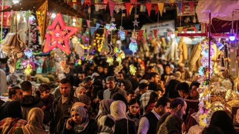 يحافظ سوق الزاوية الشعبي وسط مدينة غزة على مكانته التاريخية.jpg
